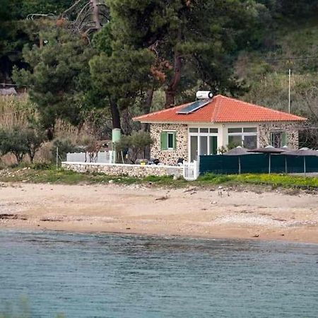 House Kokkalas On The Beach Pyrgadikia Exterior foto