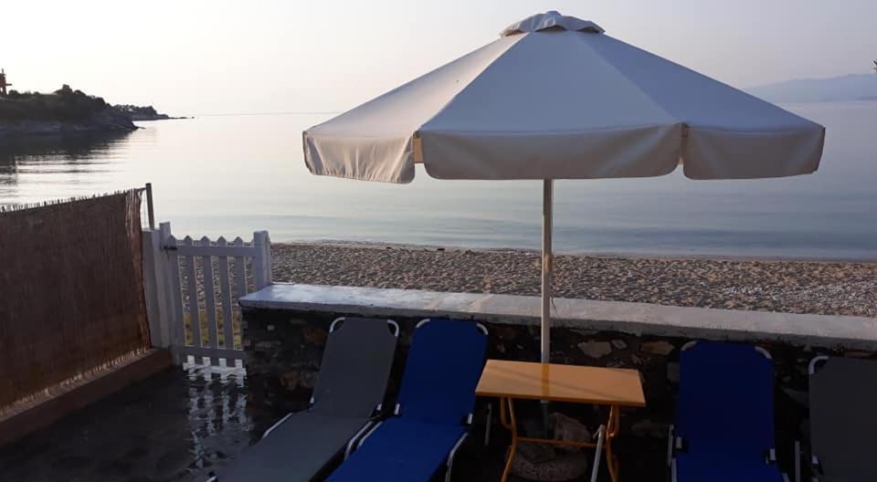 House Kokkalas On The Beach Pyrgadikia Exterior foto